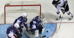 Foto: Latvija ar 4:1 uzvar Franciju