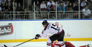 Foto: Latvija ar 3:2 uzvar Baltkrieviju