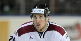 Foto: Latvija ar 3:2 uzvar Baltkrieviju