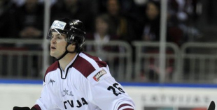 Foto: Latvija ar 3:2 uzvar Baltkrieviju