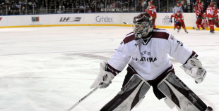 Foto: Latvija ar 3:2 uzvar Baltkrieviju