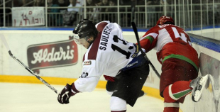 Foto: Latvija atkārtoti uzvar Baltkrieviju