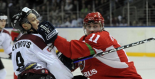 Foto: Latvija atkārtoti uzvar Baltkrieviju