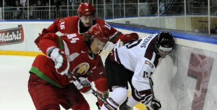 Foto: Latvija atkārtoti uzvar Baltkrieviju