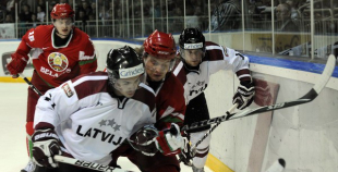 Foto: Latvija atkārtoti uzvar Baltkrieviju