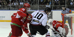 Foto: Latvija atkārtoti uzvar Baltkrieviju