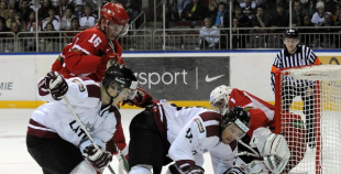 Foto: Latvija atkārtoti uzvar Baltkrieviju