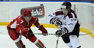 Foto: Latvija atkārtoti uzvar Baltkrieviju