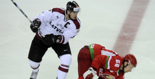 Foto: Latvija atkārtoti uzvar Baltkrieviju