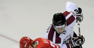 Foto: Latvija atkārtoti uzvar Baltkrieviju