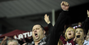 Foto: Latvija atkārtoti uzvar Baltkrieviju