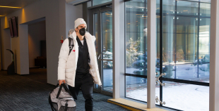 FOTO: Latvijas hokeja izlases dodas uz Pekinas olimpiskajām spēlēm