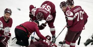 Latvija hokeja izlase sīvā cīņā atzīst Somijas pārākumu