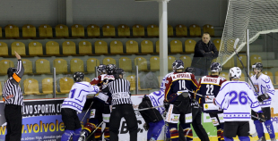 HS Rīga derbijā pārliecinošu uzvaru svin LSPA