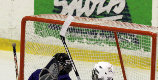 Bērnu hokejs uz Volvo ledus