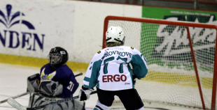 Bērnu hokejs uz Volvo ledus