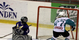 Bērnu hokejs uz Volvo ledus