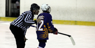 Bērnu hokejs uz Volvo ledus