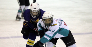 Bērnu hokejs uz Volvo ledus