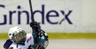 Bērnu hokejs uz Volvo ledus