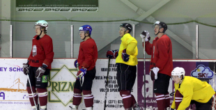 Latvijas izlase aizvada pirmo treniņu