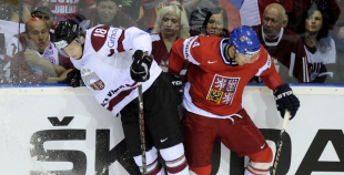 Latvija čempionātu sāk ar cienīgu zaudējumu čehiem