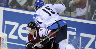 Latvijai zaudējums pēcspēles metienu sērijā