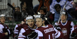 Latvijai zaudējums pēcspēles metienu sērijā