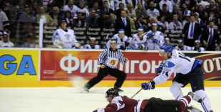 Latvijai zaudējums pēcspēles metienu sērijā