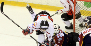 HS "Rīga/Prizma" spraigā cīņā apspēlē Elektrēnu "Energija"