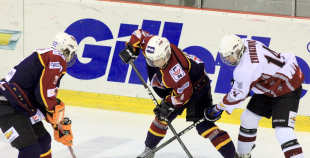 "Juniors" viesos uzveic "HS Rīga/Prizma"