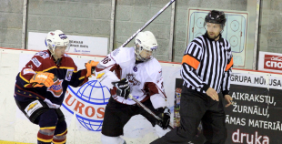 "Juniors" viesos uzveic "HS Rīga/Prizma"