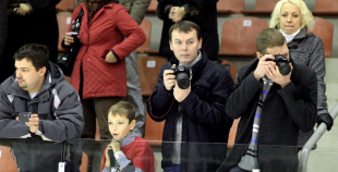 Bērnu hokejs uz "Volvo" ledus