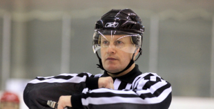 Bērnu hokejs uz "Volvo" ledus