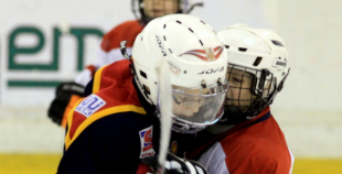 Bērnu hokejs uz "Volvo" ledus