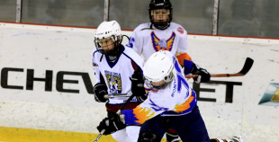 Bērnu hokejs uz "Volvo" ledus