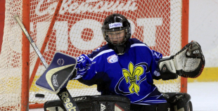 Bērnu hokejs uz "Volvo" ledus