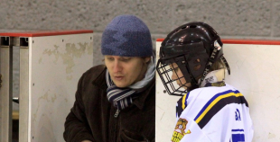 Bērnu hokejs uz "Volvo" ledus