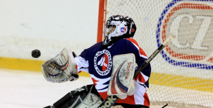 Bērnu hokejs uz "Volvo" ledus