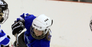 Bērnu hokejs uz "Volvo" ledus