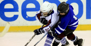 Bērnu hokejs uz "Volvo" ledus