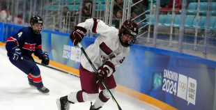 3x3 Jaunatnes olimpiāde: Latvija sagrauj Lielbritāniju un sīvā cīņā pārspēj Kazahstānu