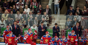 Latvijas hokeja izlase aizraujošā mačā piekāpjas Krievijas valstsvienībai 