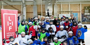 Lieliskā atmosfērā aizvadīts meiteņu turnīrs Tukumā