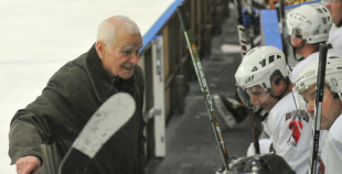 Vecie buki vēl grauž ledu