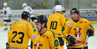 Vecie buki vēl grauž ledu