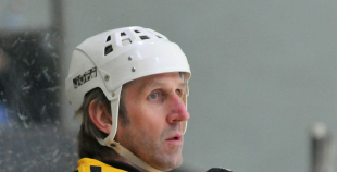 Vecie buki vēl grauž ledu