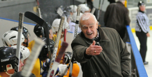 Vecie buki vēl grauž ledu