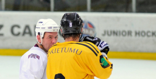 Vecie buki vēl grauž ledu