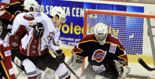 "Juniors" pēcspēles metienos uzveic "Prizmu"